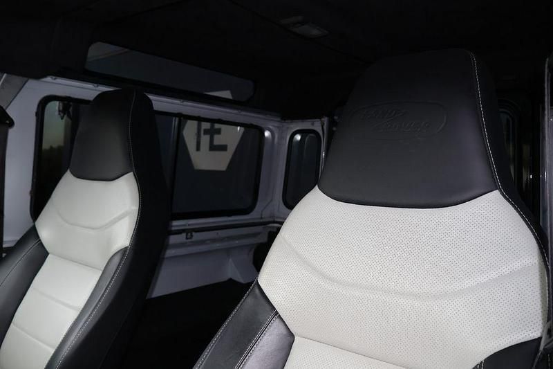 Gebraucht Land Rover Defender Adventure 122 PS (89 kW) 2016 Weiß Kombi