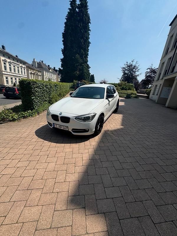 Weiß Gebraucht 2013 BMW 125 Sport Line Kleinwagen | 9.500 € (Fairer Preis) - Bild 1/4