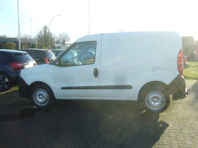 Gebraucht Opel Combo 95 PS (69 kW) 2016 Weiß Van / Kleinbus