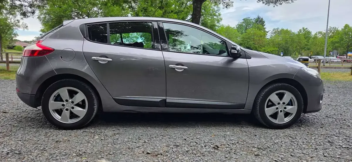 Gebraucht Renault Mégane 131 PS (96 kW) 2011 Grau Limousine
