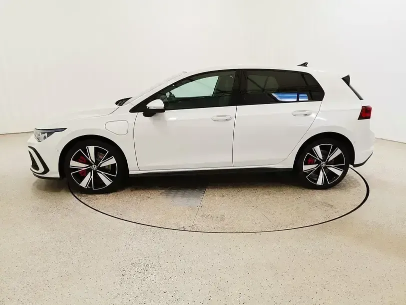 Gebraucht VW Golf VII GTE 204 PS (150 kW) 2021 Oryxweiß perlmutteffekt Kleinwagen