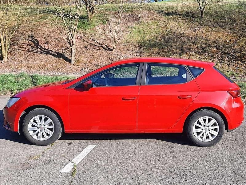 Rot Gebraucht 2013 Seat Leon Limousine | 9.500 € (Guter Preis) - Bild 1/4