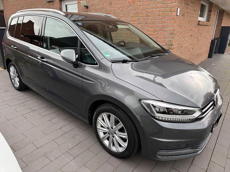 Gebraucht VW Touran Highline 150 PS (110 kW) 2017 Grau Van / Kleinbus