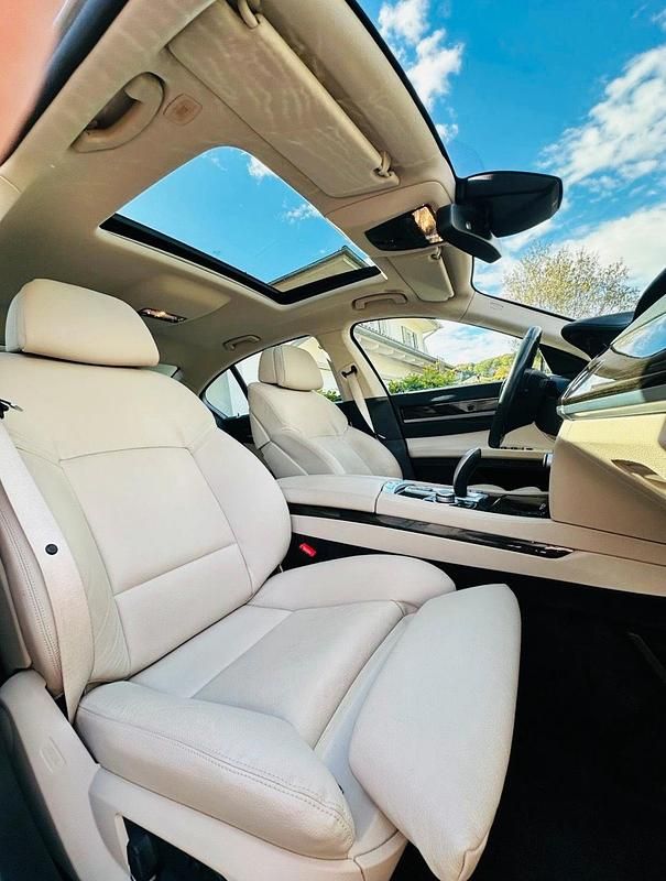 Gebraucht BMW 740L 326 PS (239 kW) 2010 Gold Limousine