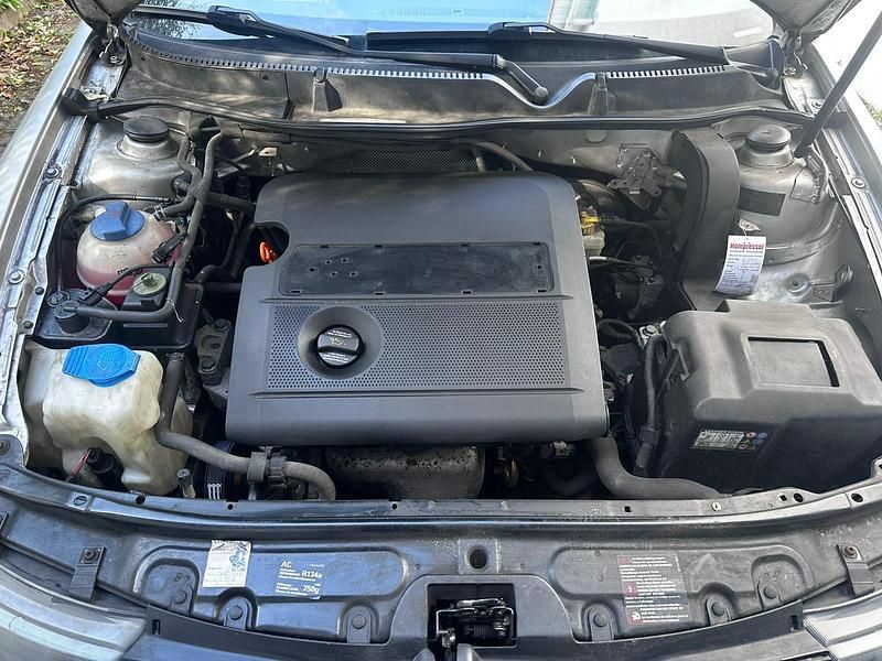 Second-hand Seat Leon 105 CP (77 kW) 2004 Argintiu Hatchback