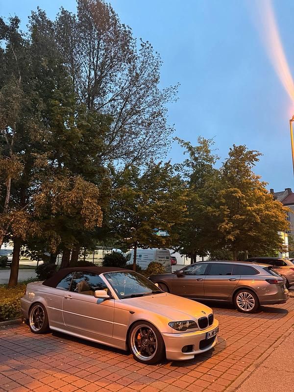 Silber Gebraucht 2004 BMW 330 Cabriolet Performance Cabrio | 18.500 € - Bild 1/4