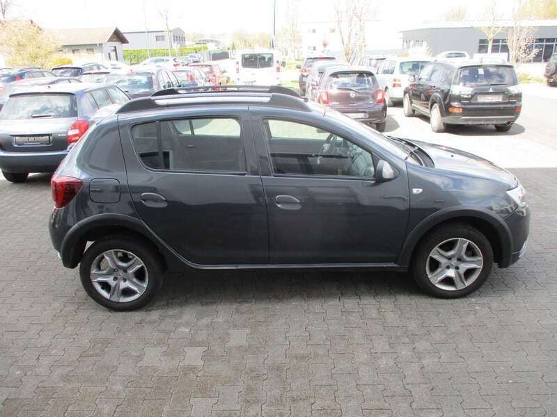 Grau Gebraucht 2017 Dacia Sandero Stepway Kleinwagen | 6.350 € (Superpreis) - Bild 1/4