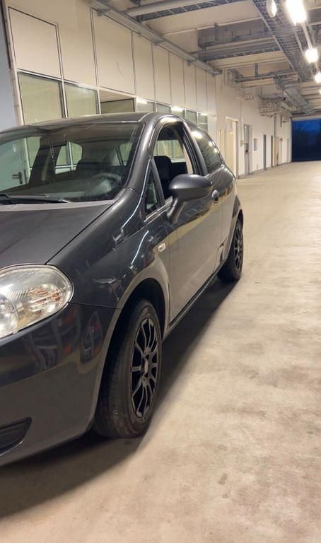 Gebraucht Fiat Punto 77 PS (56 kW) 2009 Grau Limousine