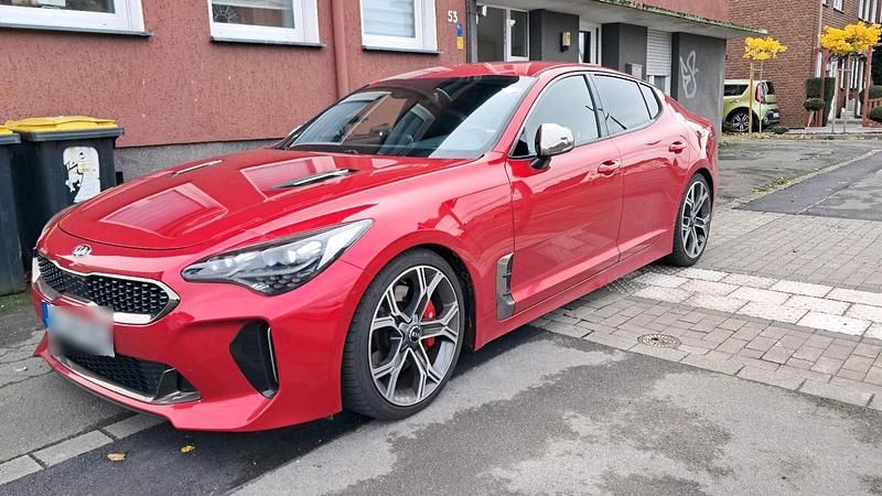 Rot Gebraucht 2017 Kia Stinger Kleinwagen | 26.000 € (Guter Preis) - Bild 1/4