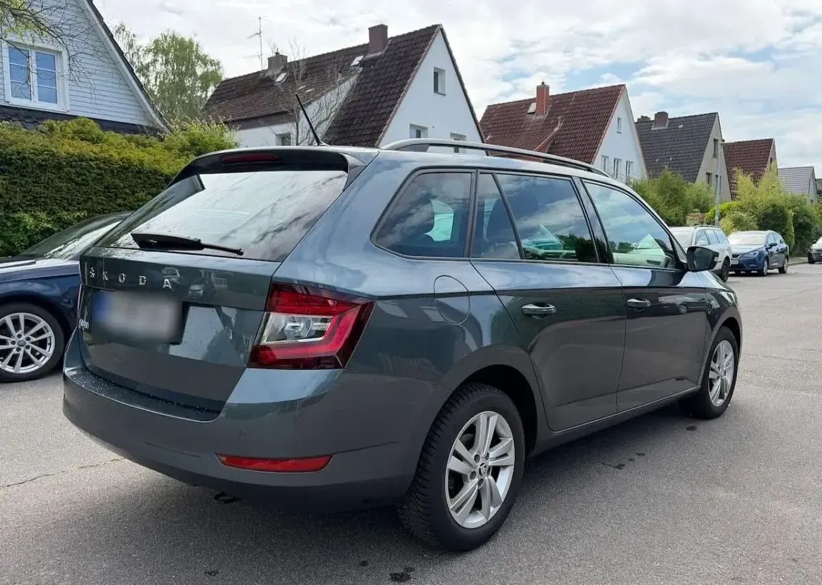 Gebraucht Skoda Fabia Ambition 95 PS (69 kW) 2022 Grau Kleinwagen