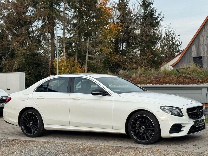Gebraucht Mercedes E220 AMG line 194 PS (142 kW) 2016 Weiß Limousine