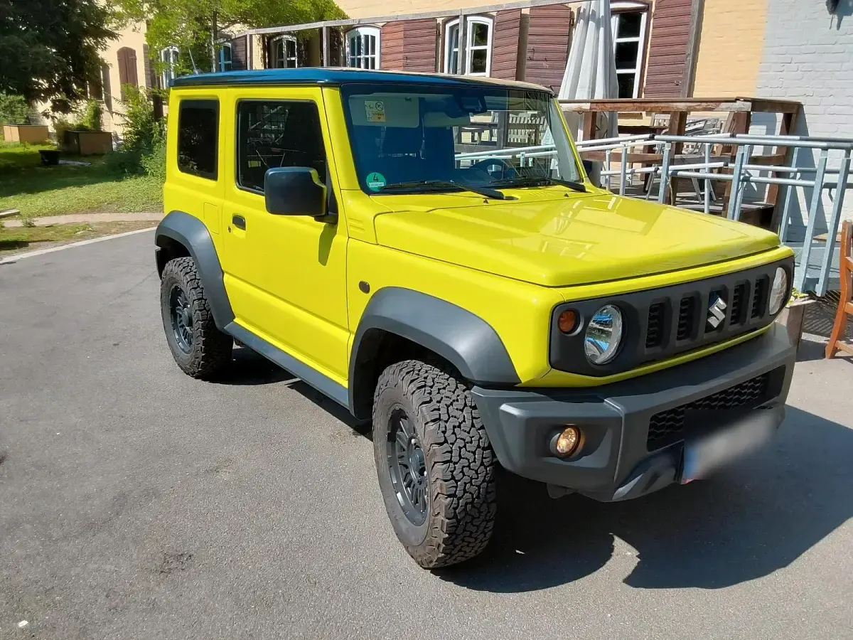 Gebraucht Suzuki Jimny 102 PS (75 kW) 2024 Gelb SUV