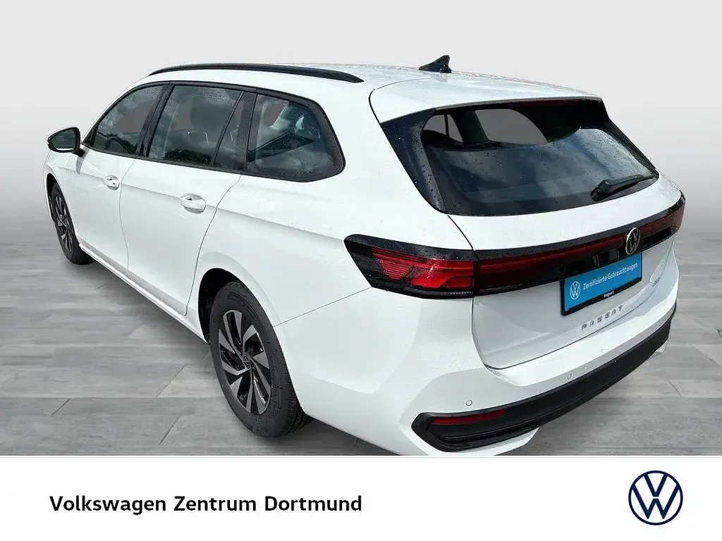 Gebraucht VW Passat 150 PS (110 kW) 2025 Pure white Kombi