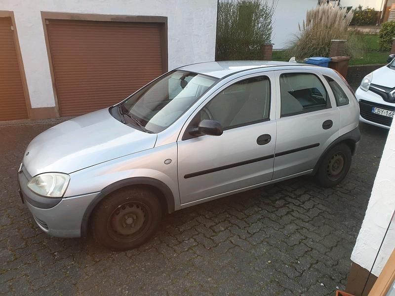 Silber Gebraucht 2001 Opel Corsa Kleinwagen | 200 € (Superpreis) - Bild 1/4
