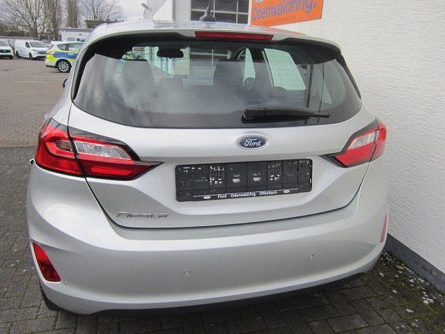 Gebraucht Ford Fiesta Cool & Connect 101 PS (74 kW) 2022 Polarsilber Kleinwagen
