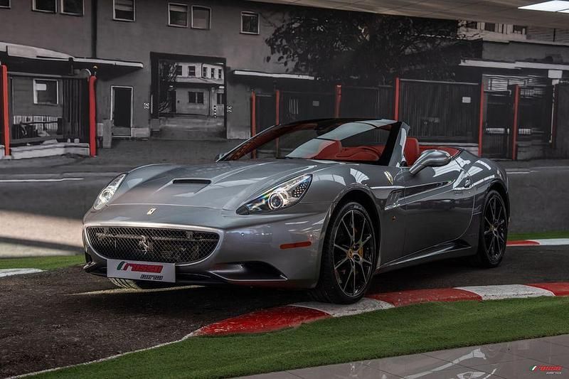 Grau Gebraucht 2012 Ferrari California Cabrio | 134.999 € (Teuer) - Bild 1/4