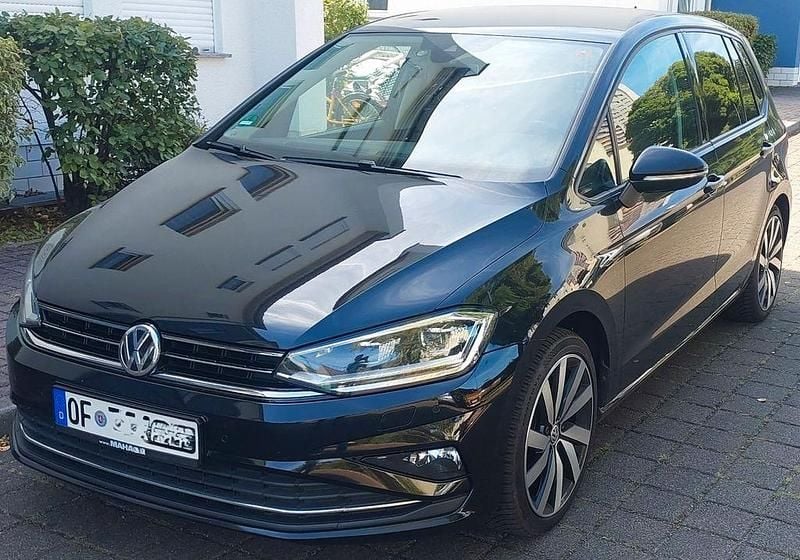 Schwarz Gebraucht 2019 VW Golf Sportsvan Comfortline Van / Kleinbus | 15.299 € (Fairer Preis) - Bild 1/4