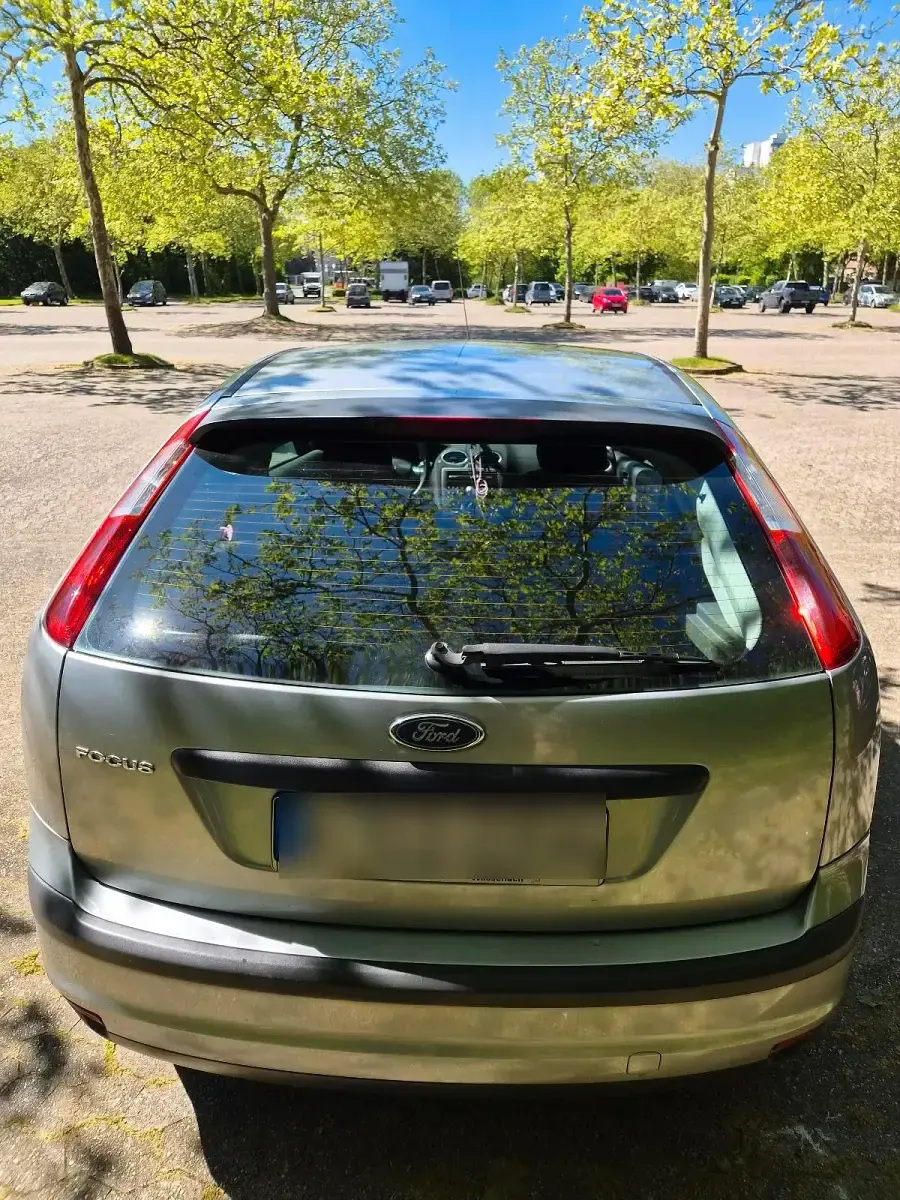Second-hand Ford Focus 100 CP (73 kW) 2005 Argintiu Hatchback