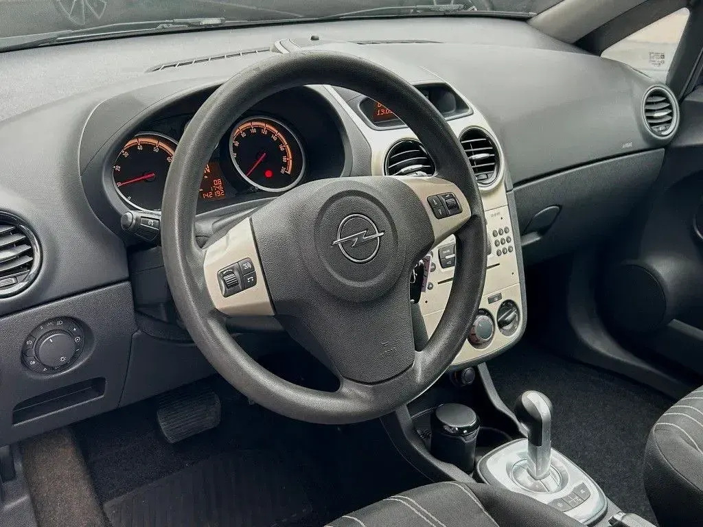 Usado Opel Corsa Catch Me 80 HP (58 kW) 2007 Verde Citadino