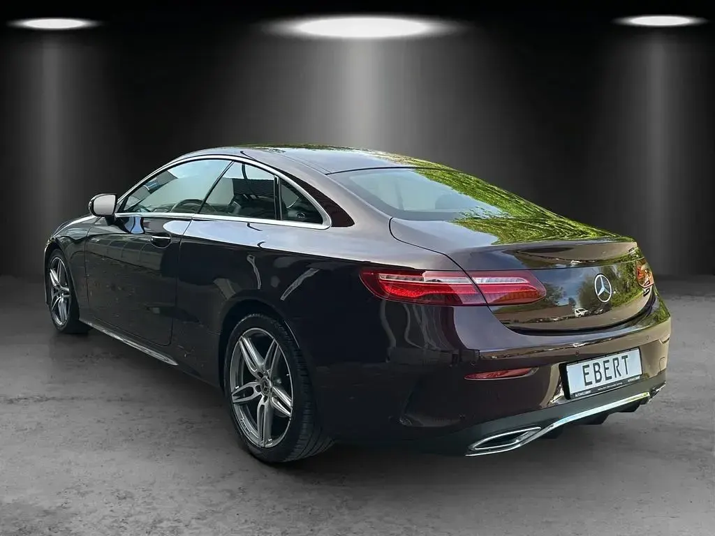 Gebraucht Mercedes E220 Business 194 PS (142 kW) 2020 Rot Coupé
