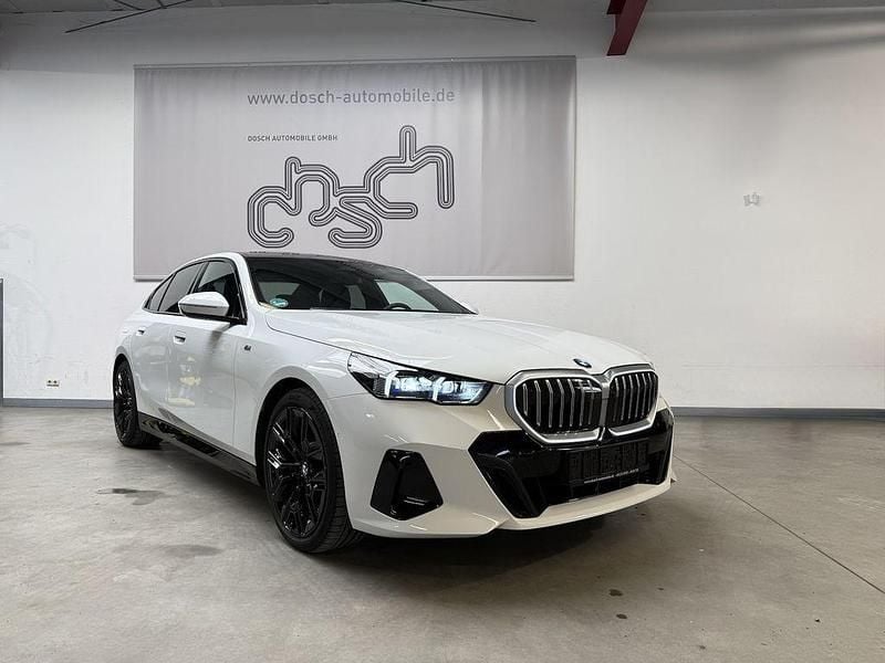 Gebraucht BMW 520 M Sport 197 PS (144 kW) 2025 Alpinweiss iii Limousine