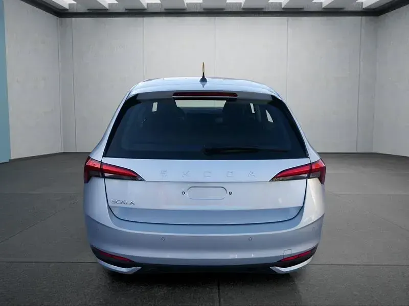 Neu Skoda Scala 116 PS (85 kW) 2025 Silber Kleinwagen