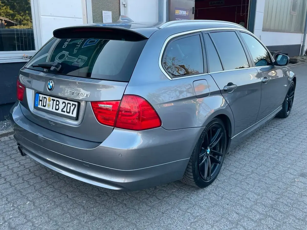 Gebraucht BMW 330 245 PS (180 kW) 2009 Braun Kombi