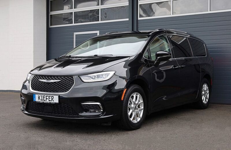 Gebraucht Chrysler Pacifica 287 PS (211 kW) 2021 Brilliant black crystal pear SUV