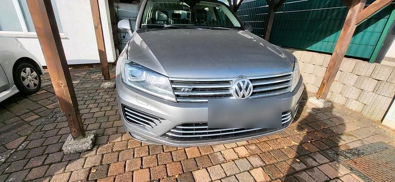 Grau Gebraucht 2017 VW Touareg R-line SUV | 17.000 € (Guter Preis) - Bild 1/4