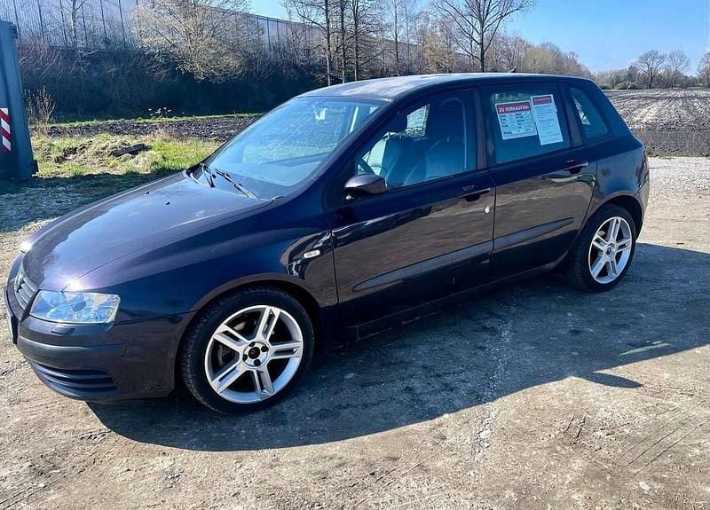 Gebraucht Fiat Stilo Dynamic 116 PS (85 kW) 2002 Violett Limousine