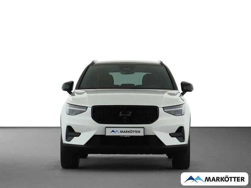 Neu Volvo XC40 Plus 163 PS (119 kW) 2026 Weiss SUV