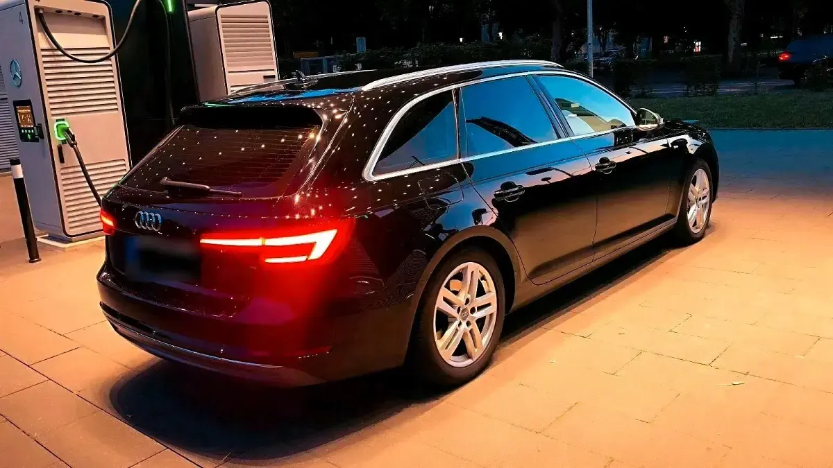 Second-hand Audi A4 S-Line 190 CP (139 kW) 2017 Negru Break