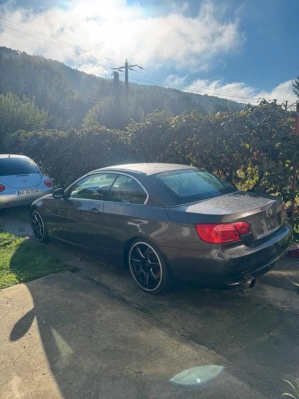Grau Gebraucht 2011 BMW 330 Cabriolet Cabrio | 9.500 € (Fairer Preis) - Bild 1/4