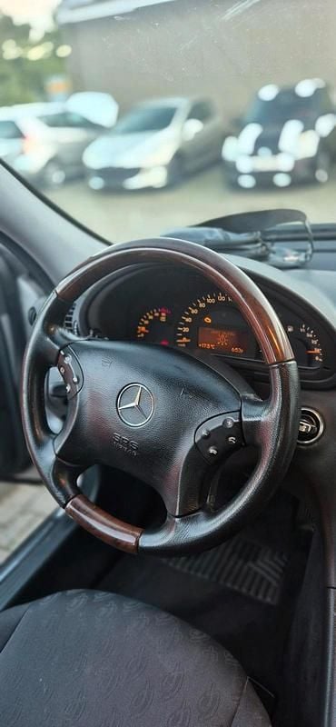 Silber Gebraucht 2004 Mercedes C220 Limousine | 1.950 € (Superpreis) - Bild 1/4
