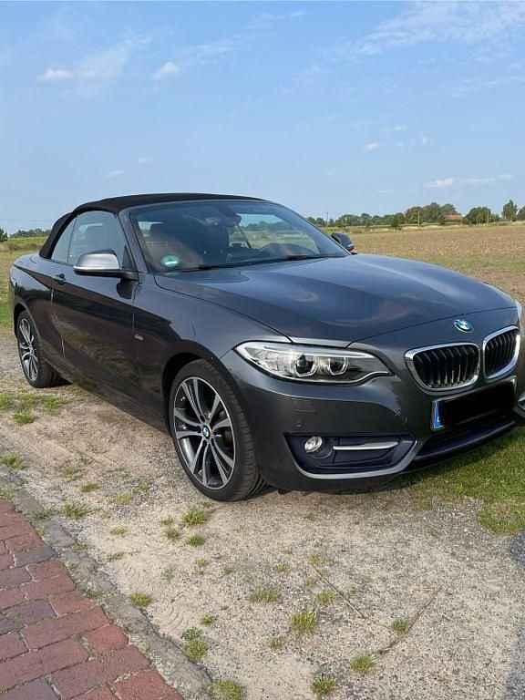 Grau Gebraucht 2016 BMW 220 Sport Line Cabrio | 17.500 € (Guter Preis) - Bild 1/4