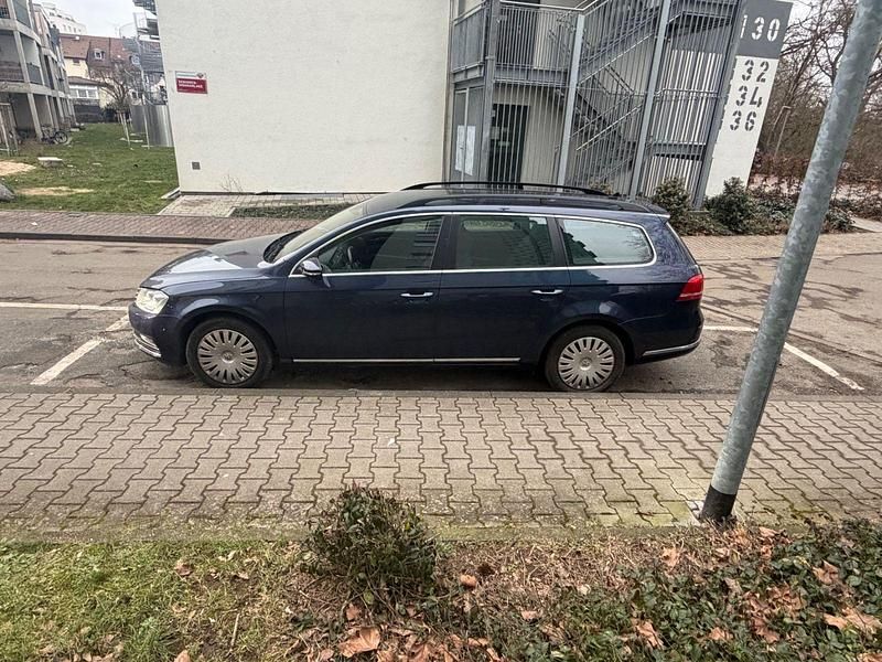 Gebraucht VW Passat Exclusive 140 PS (102 kW) 2012 Blau Kombi