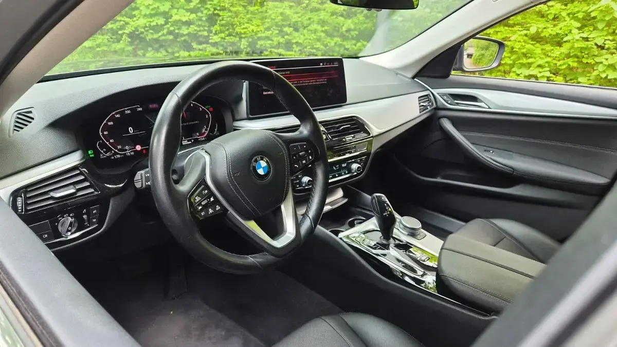 Używany BMW 520 190 KM (139 kW) 2020 Szary Kombi