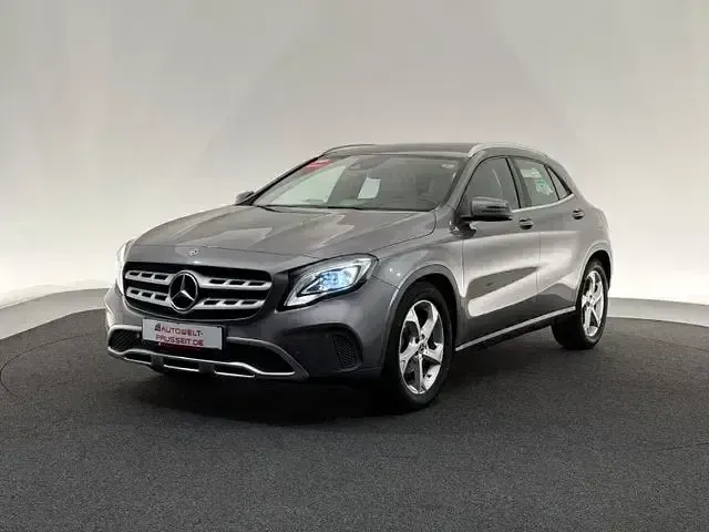 Gebraucht Mercedes GLA200 Urban 136 PS (100 kW) 2018 Grau SUV