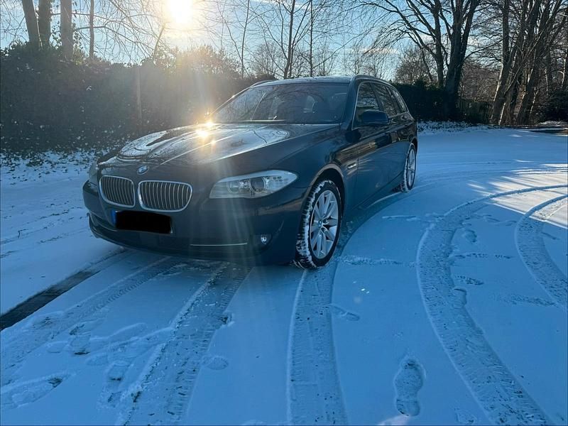 Gebraucht BMW 525 218 PS (160 kW) 2011 Blau Cabrio