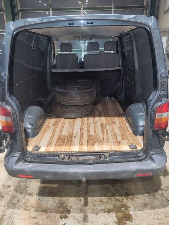 Gebraucht VW Transporter 101 PS (74 kW) 2009 Grau Van