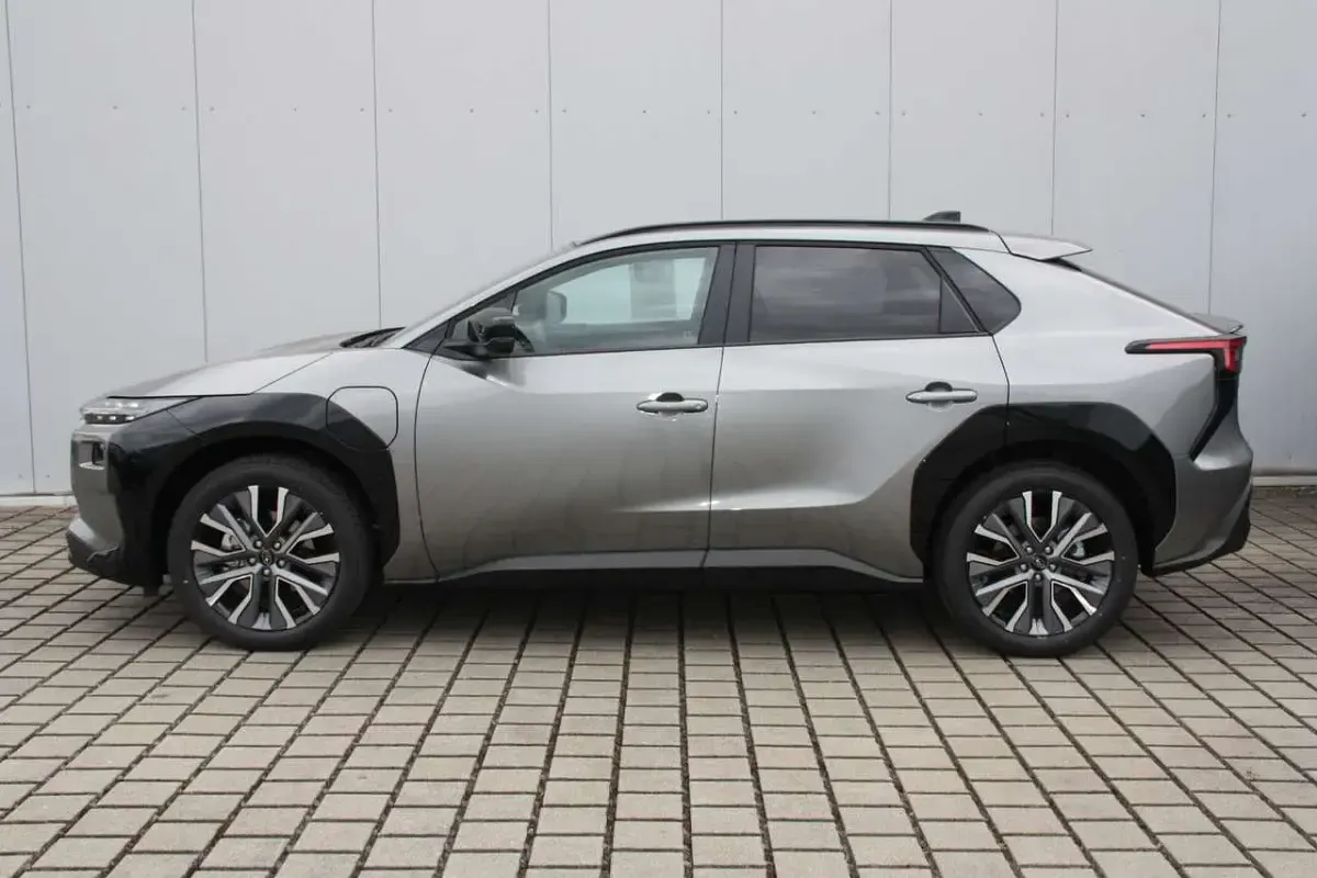 Neu Subaru Solterra Comfort 252 kW (343 PS) 2026 Grau SUV