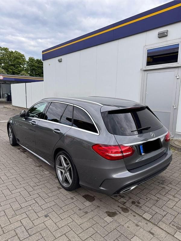 Grau Gebraucht 2017 Mercedes C250 AMG line Kombi | 19.000 € (Fairer Preis) - Bild 1/4