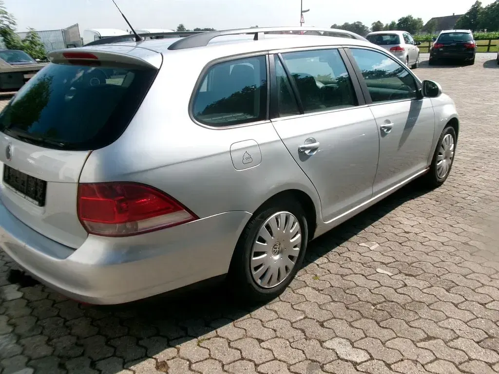 Gebraucht VW Golf V Trendline 105 PS (77 kW) 2008 Silber Kombi