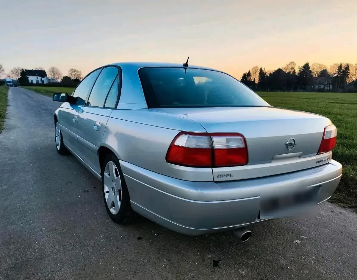 Occasion Opel Omega 146 ch (107 kW) 2001 Argent Berline