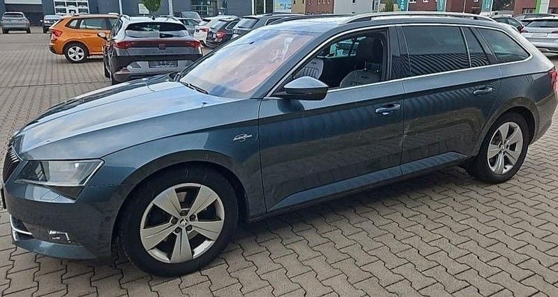 Grau Gebraucht 2019 Skoda Superb LAURIN & KLEMENT Kombi | 18.900 € (Superpreis) - Bild 1/4