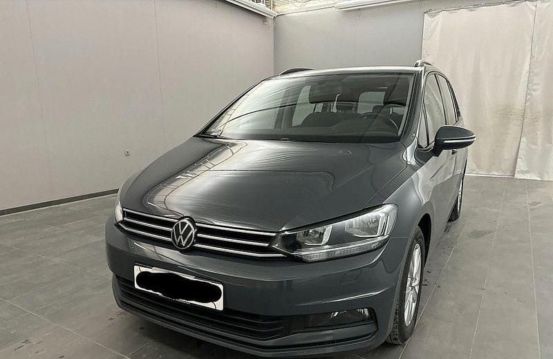 Grau Gebraucht 2021 VW Touran Comfortline Van / Kleinbus | 21.900 € (Guter Preis) - Bild 1/4