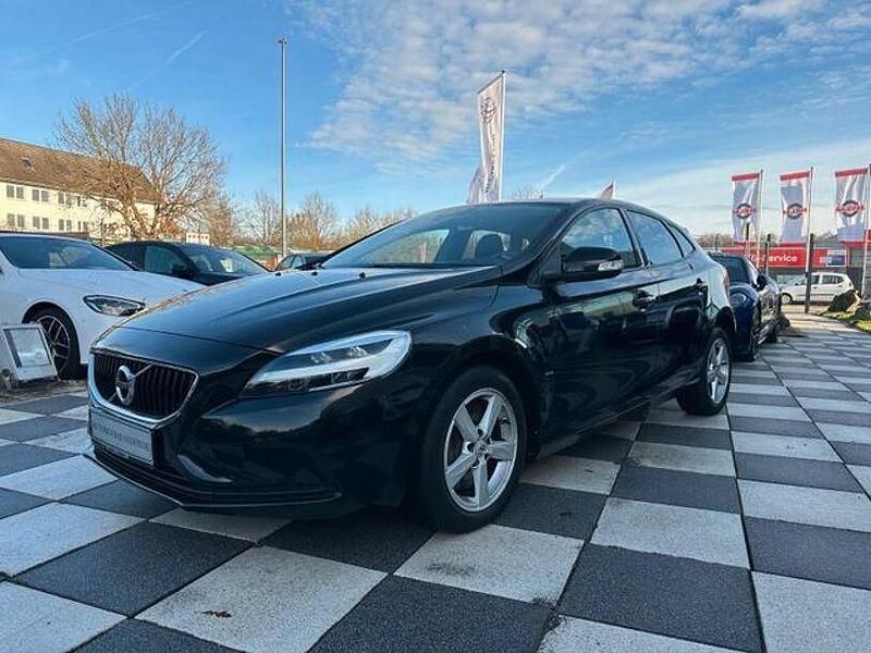 Gebraucht Volvo V40 Kinetic 152 PS (111 kW) 2018 Schwarz Limousine