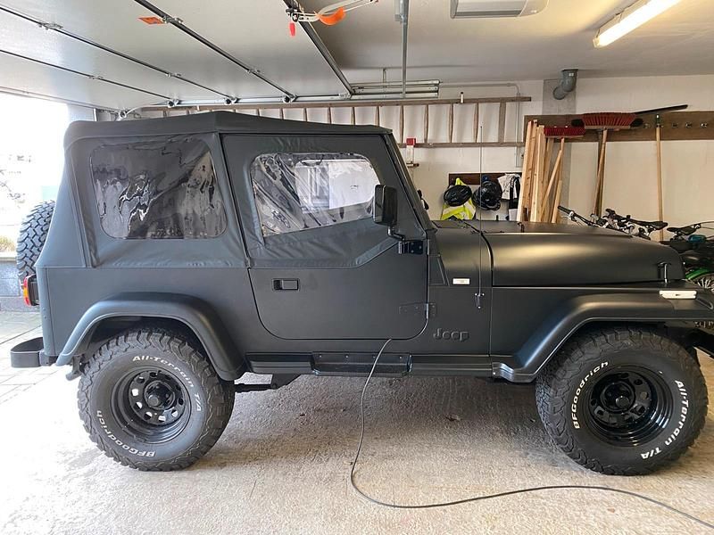 Schwarz Gebraucht 1993 Jeep Wrangler SUV | 38.900 € - Bild 1/4
