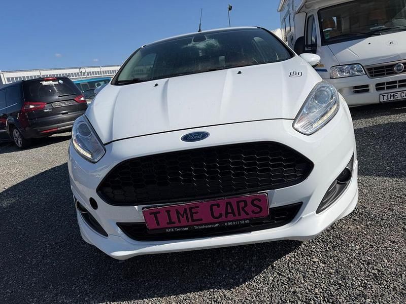Gebraucht Ford Fiesta Titanium 101 PS (74 kW) 2013 Weiß Kleinwagen