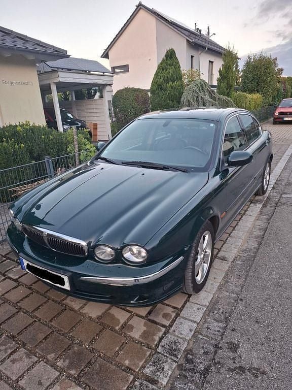 Grün Gebraucht 2001 Jaguar X-type Executive Limousine | 4.900 € (Fairer Preis) - Bild 1/4